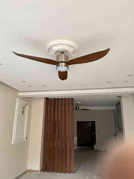 #للايجار__________في__________السيدية

بيت ١٥٠ متر نظيف جدا بل نسبه للعروض الموجوده

يحتوي الدار على ٣ غرف نوم بل اضافة إلى غرفة أطفال رابعة 

داخل الغرفه و صالة و مطبخ و مجموعة صحيات و كراج 

وحديقة صغيرة في موقع جدا هادئ

للاستفسار آكثر الأتصال على الرقم 

***********

او زيارة المكتب الكائن في منطقة السيدية شارع جامع الأقصى 

مقابل لحوم جويلي

مكتب المصطفى للوساطة العقارية
