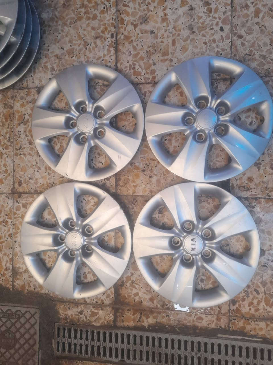 السلام عليكم 
للبيع 
تخم كبات هونداي 
وتخمين كبات كيا 
واكو كب واحد من مال الهونداي مشخط فقط
سعر التخم الواحد 40 الف بي مجال


**إذا كنت صاحب هذا الإعلان وتريد حذفه لأي سبب، رجاءا أرسل رسالة إلى الدعم الفني**