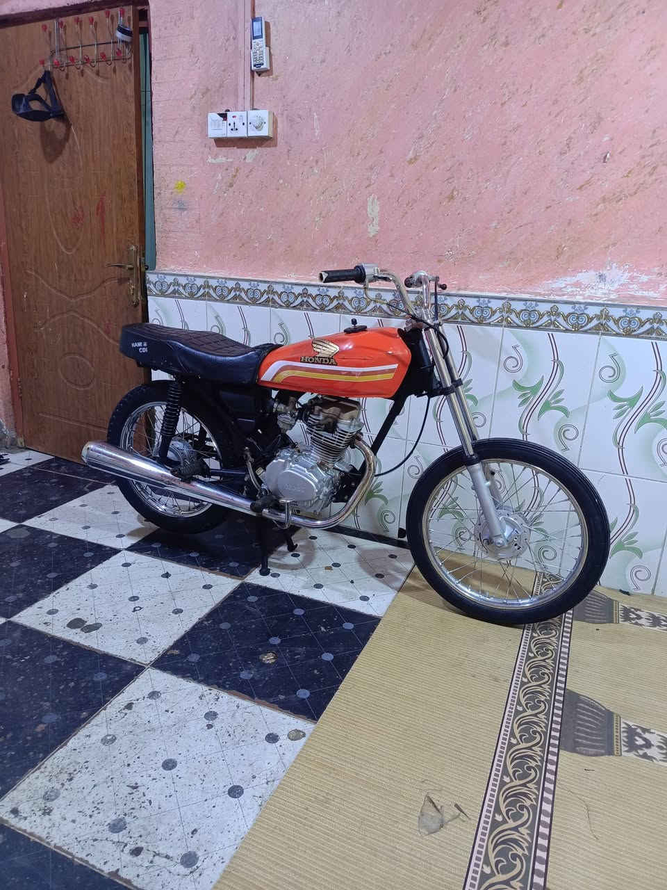 السلام عليكم دراجه للبيع نام ايراني ادوات مكاني بصره القبله سعر الدراجه 450 وبيها مجال ***********
