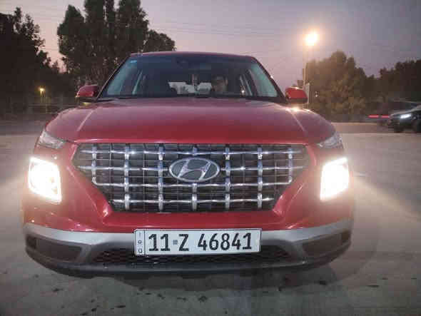 السلام عليكم
هونداي فينو ٢٠٢٠ محرك دوش ١٦٠٠ 
رقم بغداد انكليزي 
 ماشة ٤٢ الف قابل للزيادة استخدام شخصي
حادثها طخة بالدعامية الأمامية و بالدعامية الخلفية مع بارد بداية الحوض الباقي ليبل واحد
مواصفات عادية
شاشة كبيرة تحكم استيرن اشاير جانبية رادار امامي تحديد مسار مكان بابل امسيب الشراي يتصل ويدلل ***********
