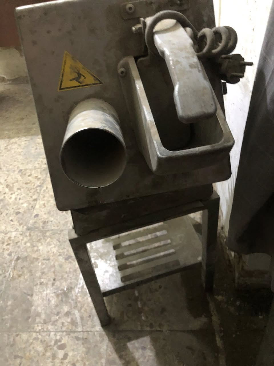 مكينة ثرم مقبلات شغالة ٧٥ جدر ضغط حجم كبير ٧٥ مكينة تشريح لحم كص شغالة ٧٥ مثرامة لحم حجم٣٢ بيهة عطل ٥٠ المكان الحرية *********** واتس اب
