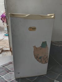 ثلاجة • شغاله • بدون تبريد