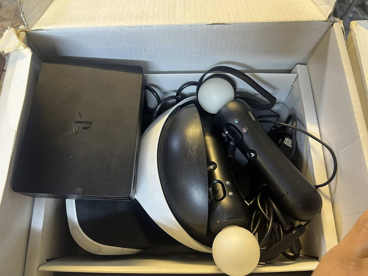 بلي ستيشن VR لبيع تواصل ***********
