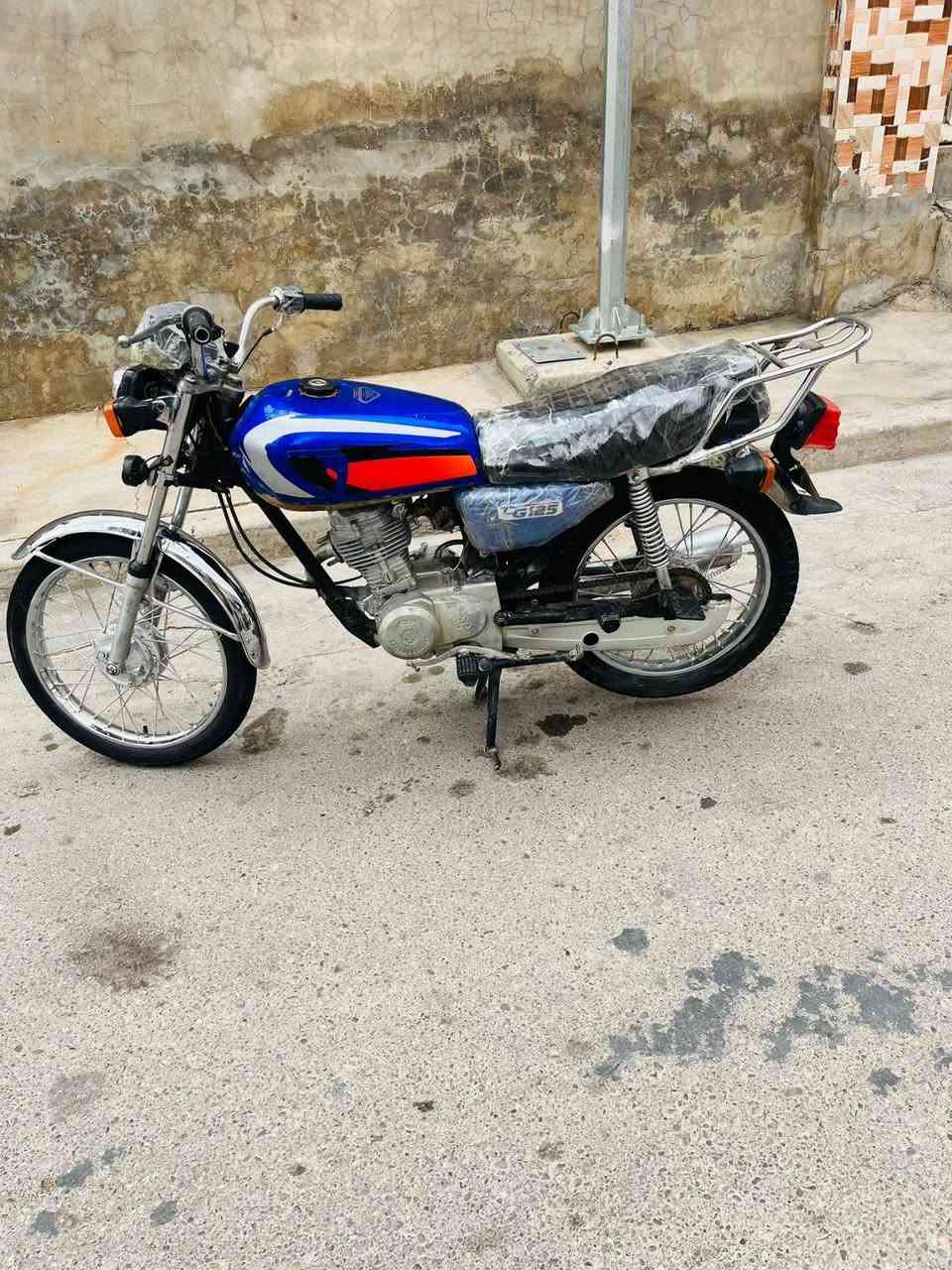 السلام عليكم دراجه للبيع نامه 4 احرف مديل 2020  دراجه كامله مكمله كهربائيات كله شغاله أوراق كامله مكينه ناعمه خير من الله شلعه معدل سعر 300 وبيه مجال بسيط مكاني بلدروز هاذا رقمي ***********
