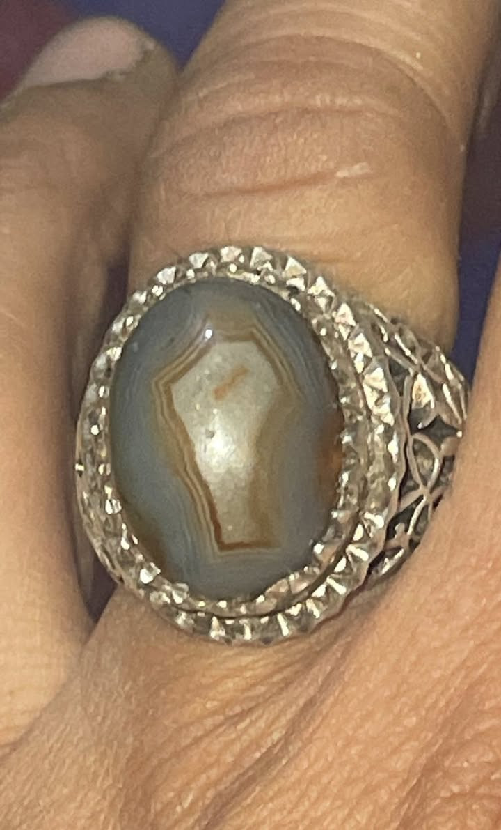 خاتم جزع قديم
65
مكاني بغداد شارع حيفا أو بغداد الجديدة 
يوجد توصيل


**إذا كنت صاحب هذا الإعلان وتريد حذفه لأي سبب، رجاءا أرسل رسالة إلى الدعم الفني**