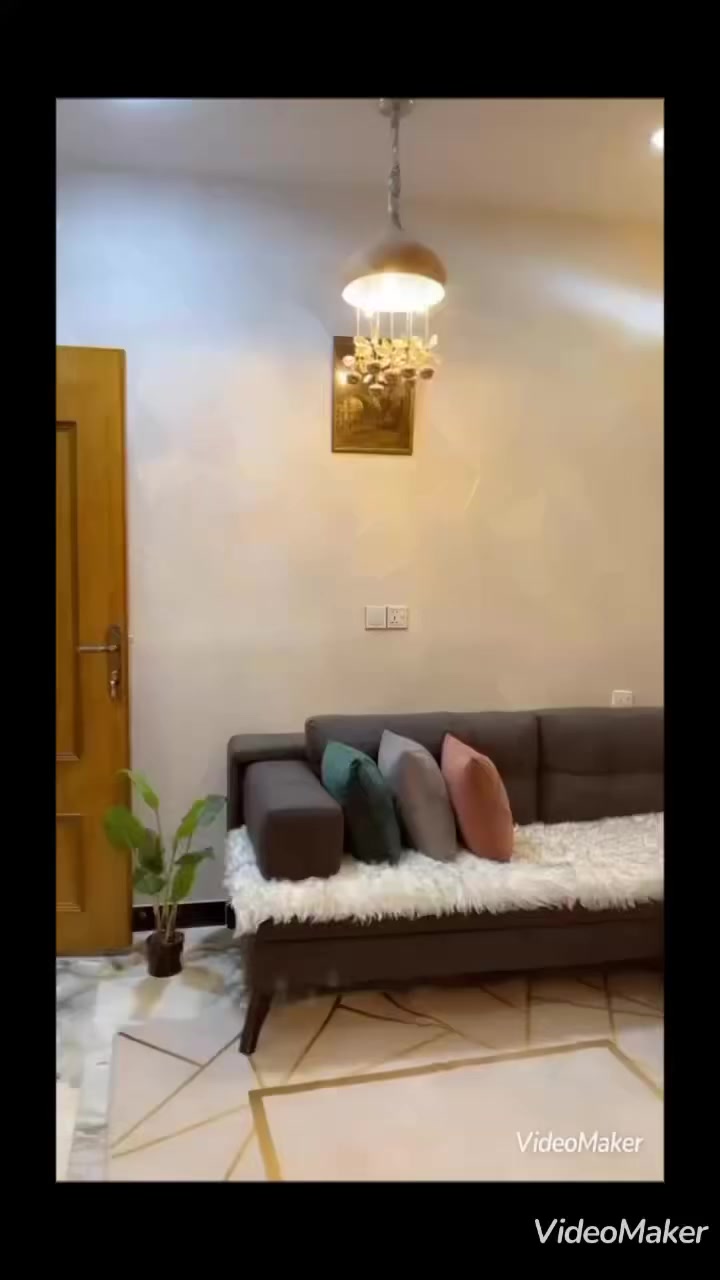 بيت زراعي للبيع في البلديات تقاطع الكهرباء نهاية فرع الطربوش
60 متر طابقين ونص بناء حديث 
السعر 95 بي مجال بسيط 
للأستفسار الاتصال على الرقم 
***********
