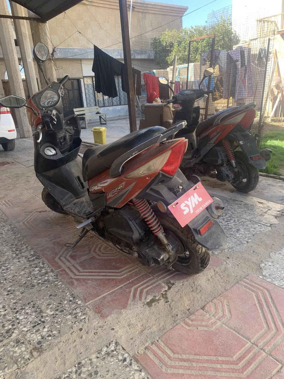 موطور لبيع سايم نحلة محرك ناعم كلهة شغالة لبيع السعر ٣٠٠وبيهة مجال قليل المكان الرمادي الورار لستفسار ***********
