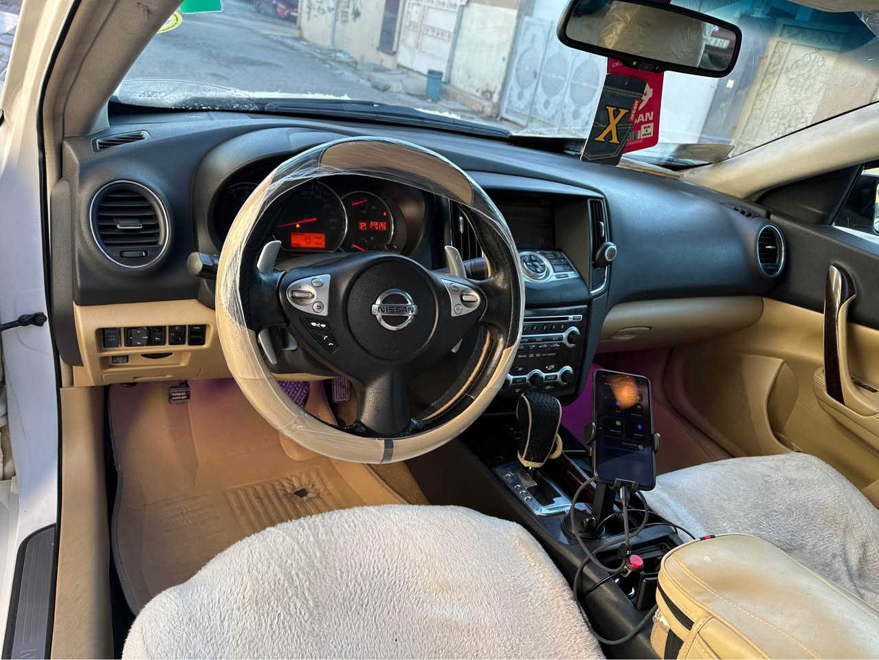 نيسان ماكسيما خليجي فول مواصفات 
موديل 2010
بصمه 
سقف سلايد 
تحديد سرعه 
كير اوتو سبورت عادي
كشن هيتر 
كشن كهربائي 
برده خلفي 
وبقيه المواصفات معروفه للمكسيما 
تبريد تدفئه شرط 
كير محرك شرط مامفتوح 
كهربائيات بشرط 
رقم وسنويه منتهي 
 بيها قطعه وحده باب سكن بخ 
بدون دواخل بدون ايرباك 
سعر 94وبي مجال 
رقم تلفون *********** كركوك, العراق
