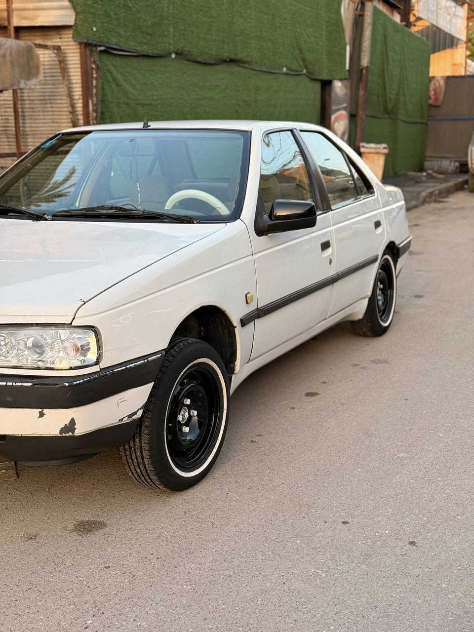 السلام عليكم من رخصه الادمن للبيع بيجو جيل اكس 405 2010 
السياره بدون ضربه بدون صبغ بيها ضربه بالجنطه بسيطه موضحه بالصور 
مكينه بيها فرنسي لاتنقيص ولا تبخير خير من الله 
كير مكفول صدر امامي خلفي مكفول كهربائيات كله شغاله 
السياره جاهزه من كلشي قبل للشارع 
رقم سنويه وهزه جديده 
السعر 38 وبيها مجال بصيط 
العنوان بغداد الكريعات 
رقم الهاتف ***********
