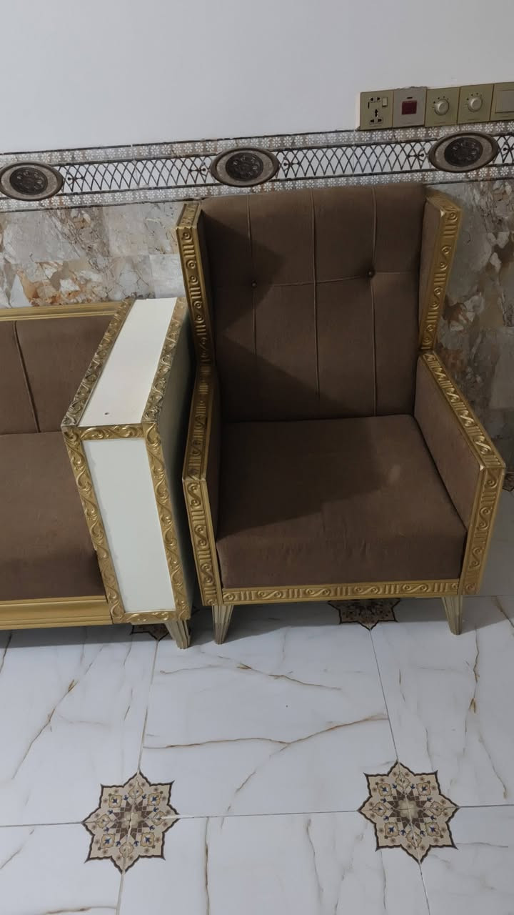 السلام عليكم عندي هذا التخم للبيع مابي اي ضرر سعره 190الاتصال ***********
