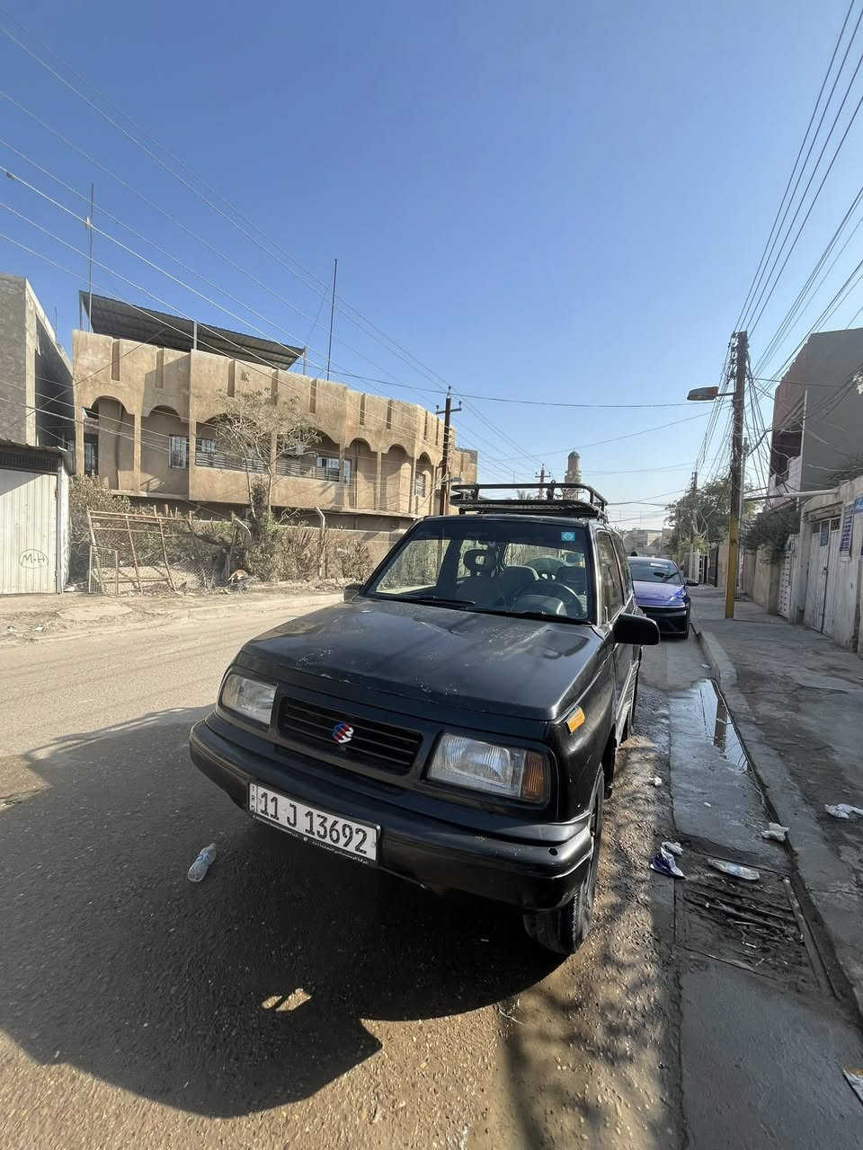 سازوكي فيتار 1992 موديل تك باب تك باب لون اسود السياره خير من الله السياره مبدله تخم تاير وباتري وبطارين بوب نضاف ودشبول بلادي يسراه تفصيخ السياره بسمي وتحويل ثاني يوم هزة جديدة رقم الماني داخلة حلو نضيف دوشمة جديده السياره جهازه من كلشي فقط نقص تبريد مابيه ميكنة كير بلادي الفورويل شغال كهرابائياته شغاله شاشة رون كيلو متر شغال جاهزه السعر 37 وبيه مجال العنوان بغداد شعب 
***********
