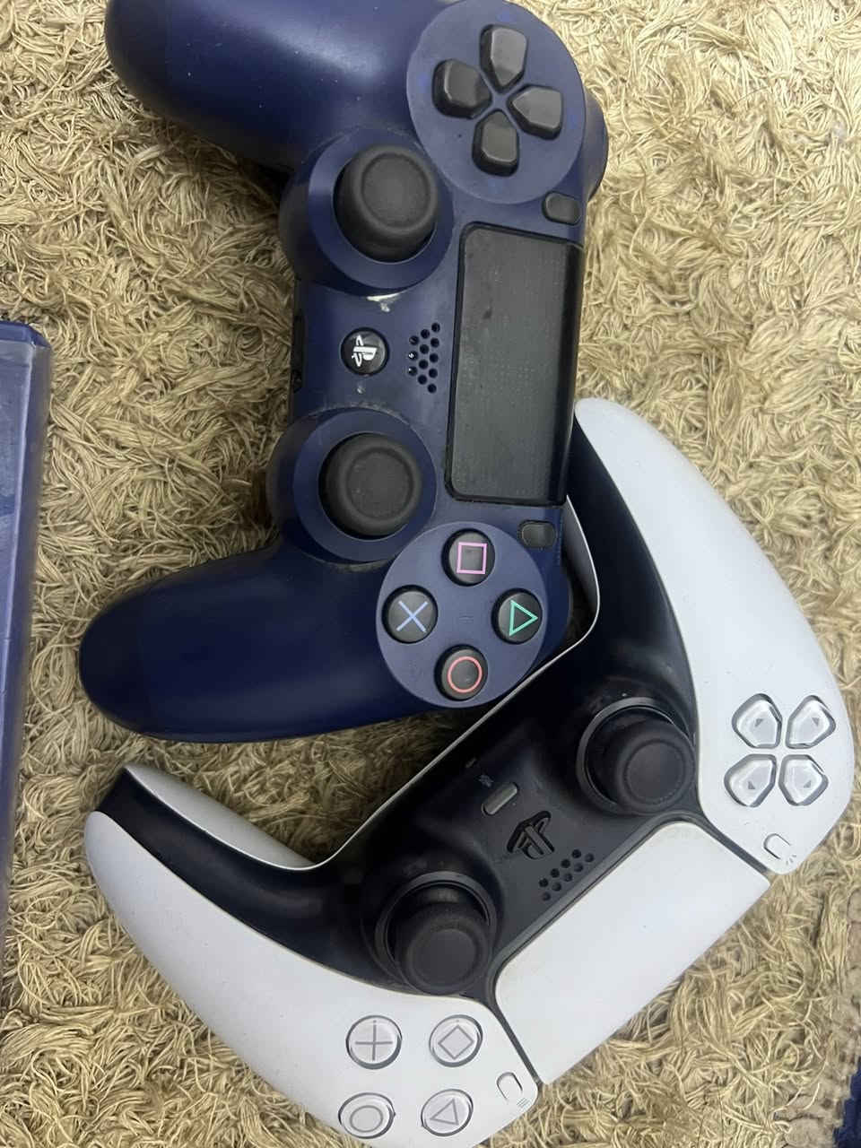 سلام عليكم
حبايب بلي 5 وكاله 
نضافه كدام عينك 
يده اصليه الوكاله ويده مال فور اصليه مو تجاري 
يوبي اس وياهن كذالك 
قرص جي تي اي 5 وقرص مصارعه 21
بس ملاحظه البلي مابي كارتون 
مكان الحريه للاستفسار راسلني خاص


**إذا كنت صاحب هذا الإعلان وتريد حذفه لأي سبب، رجاءا أرسل رسالة إلى الدعم الفني**