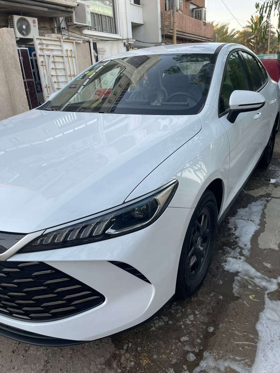 بيوايدي موديل ٢٠٢٥سياره عل وضعيت شركه ماشيه (٤٠٠٠) الف  اخت زيرو داخل زيتوني ويل كروم كفاله من صبغ وشخط   وتبديل سياره بسمنه كافت الملحقات  وياهه كامله رقم بغداد سعر (١٩ و٢٠٠ )  مكاني بغداد الشعله اي ستفساره على هاذا الرقم ( ***********) ويتساب فقط
