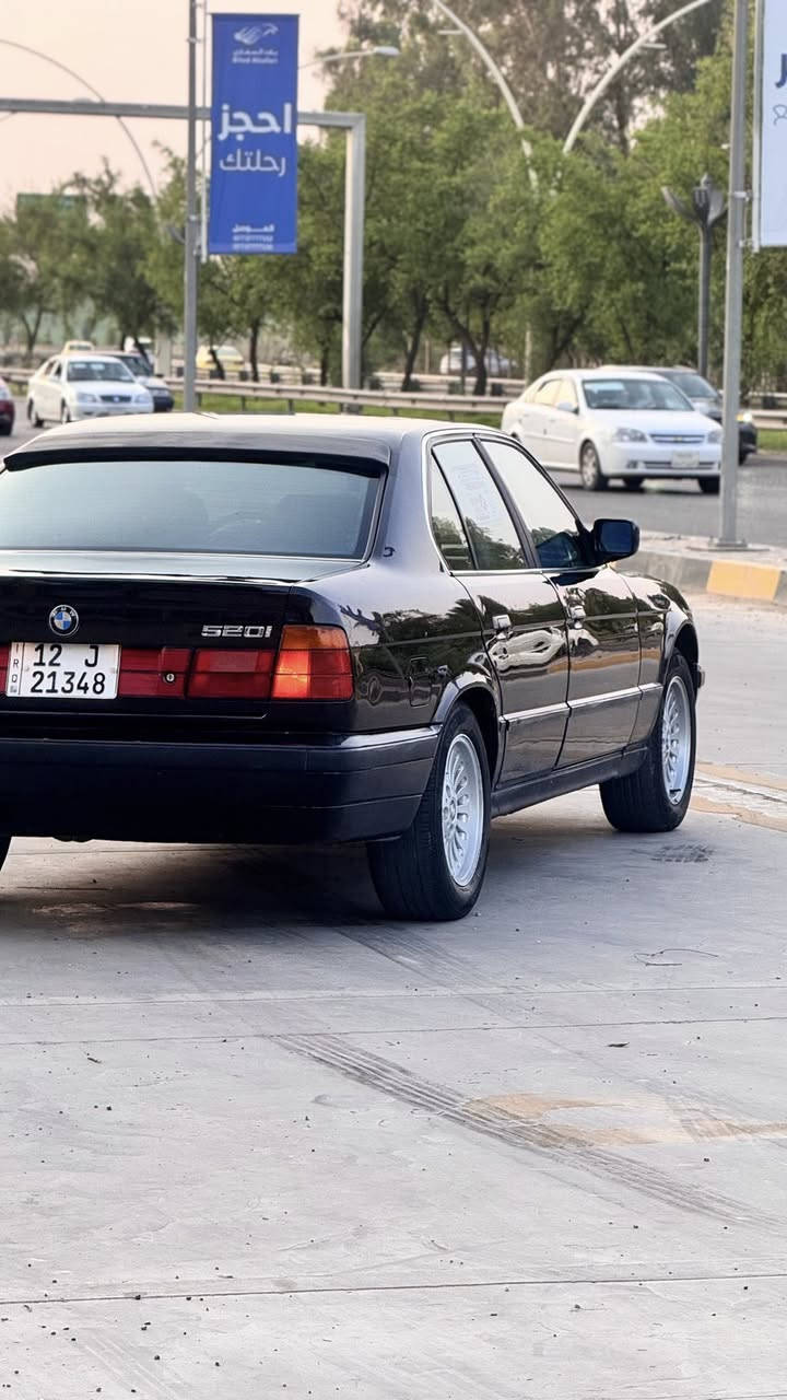 بيئم 520 لون اسود ملكي
سيارة بعدها وضع شركة 
بدون ضرر صبغ قطعتين فقط
محرك كبس كير محرك شرط
بيها كابون بانزين شرط الوكالة و التحويل 
السعر 57 و بيها مجال 
للاستفسار ع الرقم اسيا ***********

