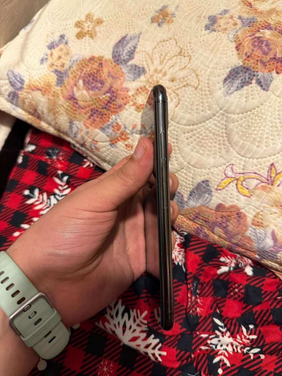 السلام عليكم 
اكس اس ماكس 256 ذاكرة
تك سيم كارت 
؏ وضع الشركة ما مبدل بي شي عدا الظهر مكسور 
ڪلشـي بي شغال انطيك ضمان بي
بطارية 🔋 77% 
السعر 180 وبي مجال
او مراوس باندرويد حديث ونضيف

مكاني بغداد الغزالية
***********
