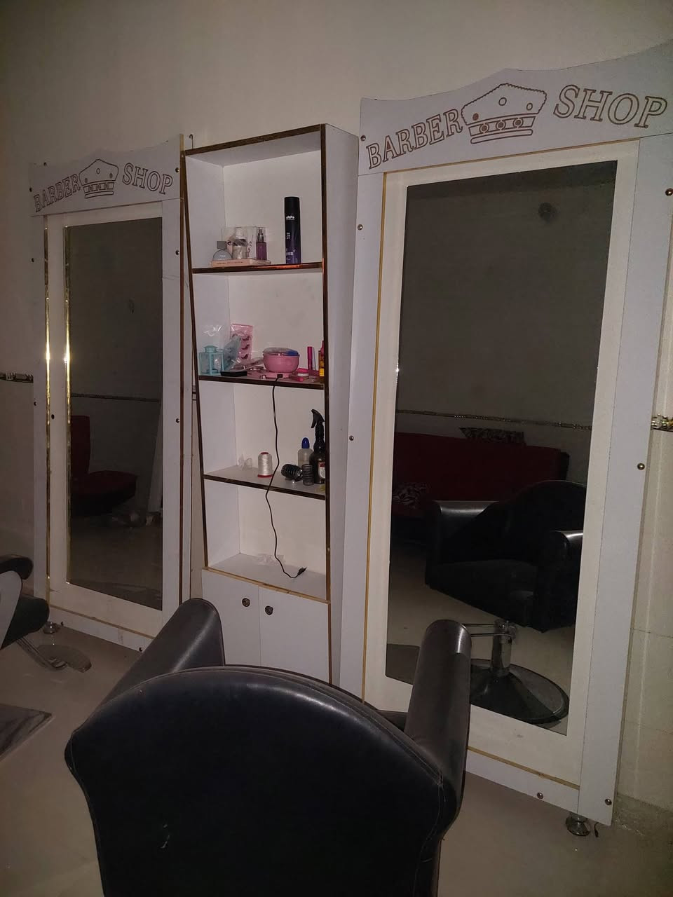 مرايات وفاترينا تصلح للصالونات ميز تواليت صار شهر من اخذته للبيع لغرض السفر


**إذا كنت صاحب هذا الإعلان وتريد حذفه لأي سبب، رجاءا أرسل رسالة إلى الدعم الفني**