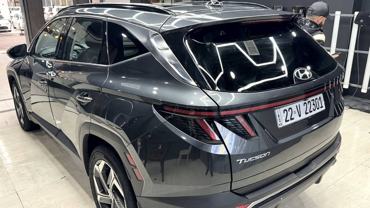 السلام عليكم 
هونداي توكسن 2023 مواصفات vip بسعر جداً مناسب 
السياره اعلى فئة مواصفات 
بانوراما 
بصمة
كير دكم
كشن جلد 
كشن تدفئة وتبريد
رادار 360 درجة
كاميرات 360 درجة
شاشة جبيرة 
عداد ديجيتال
ستيرن هيتر
اوتو بارك
محرك 2500 مرغوب
وكلش هواي مواصفات بعد 
حادث امريكا جاملغ خلفي ايمن وباب ايرباك فقط برده جهة السكن وبيها 6 قطع كلير ابيعلك حزام شرط بجم وخلف كبس وضع شركة وبدون ايرباك عدا ايرباك الحادث 
كير ومحرك وكهربائات كلة بشرط على وضع الشركة
السيارة جداً نظيفه ومرتبه ماشيه 51000ml
للاستفسار والسعر ***********
