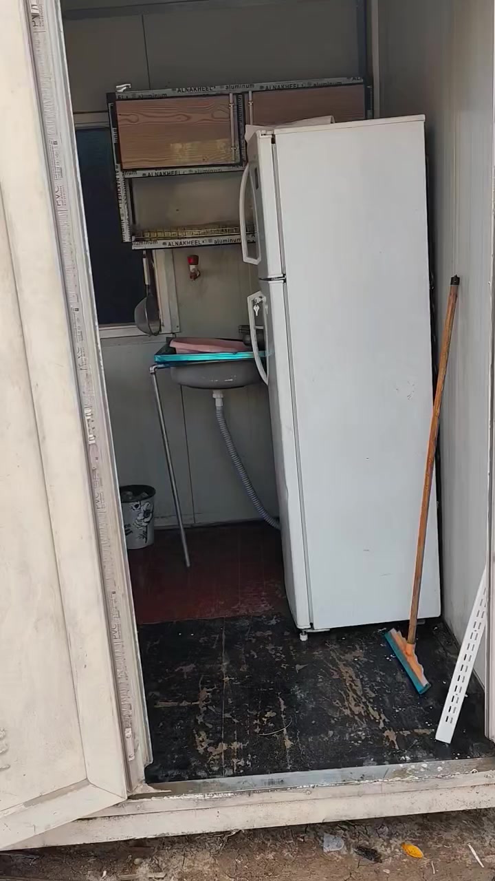 كرفان ٢ في ٢ مطعم متكامل مال ريوكات وفلافل وهمبركر كامل مكمل بس تسوك مخضر وفتح كلفني هواي رايده بسعر ٧٥٠ وبي مجال الطباخات  ٢ كبار وهيتر حمي وصواني وابلام مقبلات ماعدى الثلاجة نباعت
و مواعين وسنك ويا تانكي مي وكهرباء كاملة بس اربطها  مكاني بغداد بوب الشام الي شراي اتساهل ويا
لان اريد أبيعه عندي ضرف


**إذا كنت صاحب هذا الإعلان وتريد حذفه لأي سبب، رجاءا أرسل رسالة إلى الدعم الفني**