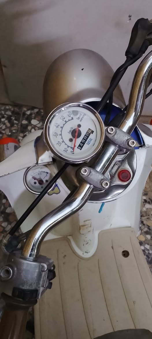 مصريه خطين دراجه كلش نضيفه وناعمه خرسه كهربائيات شغاله لايت عالي ناصي هورن بك لايت قفل جنطه قفل سكان دراجه نشطه شلعتها قويه  عداد بانزين شغال  عداد سرعه شغال شرط سرعتها اذا مو 60  لا تاخذها  دراجه مال جناي  السعر 225 مكان ناصريه ‏‪***********‬‏
