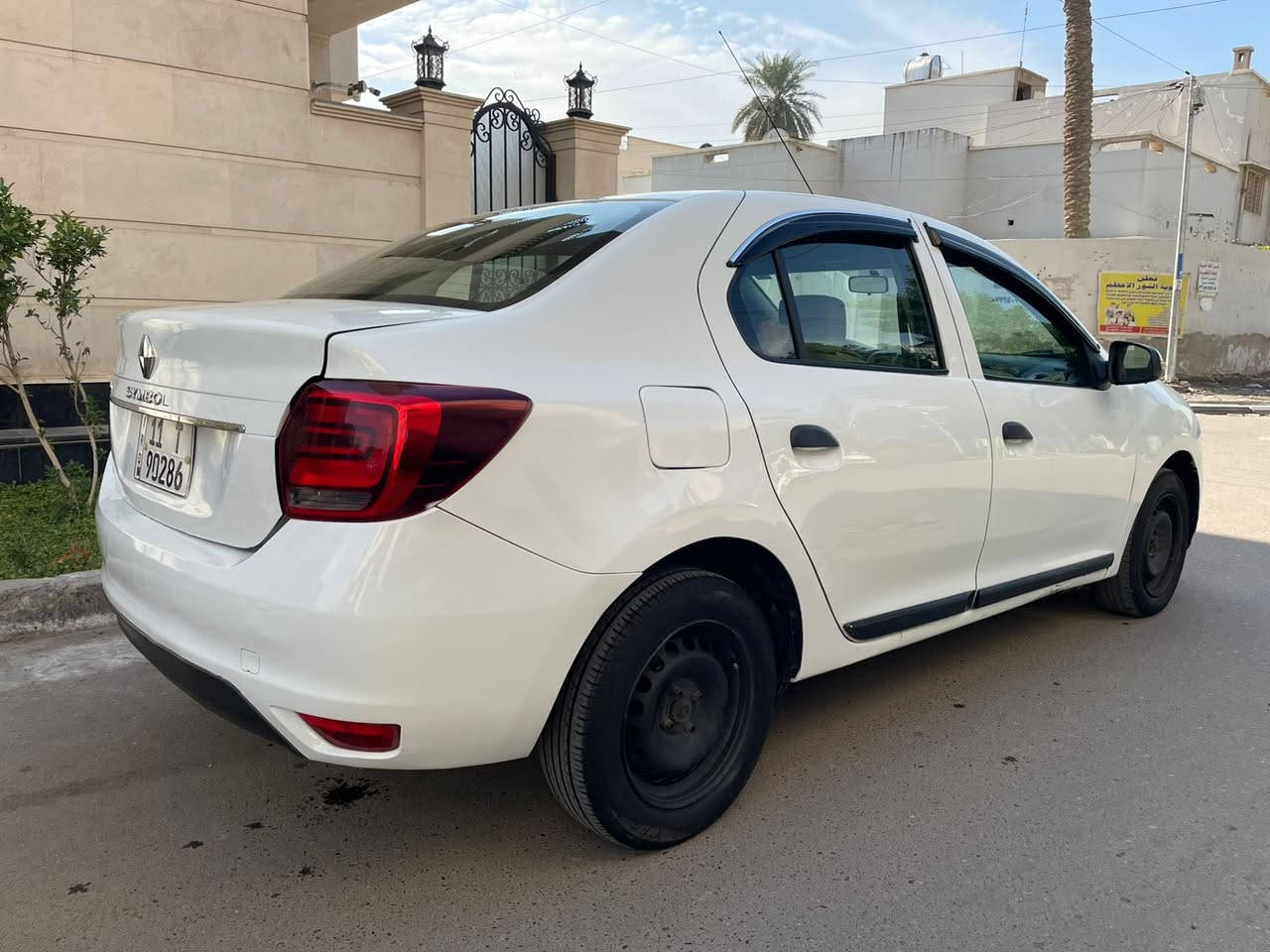 ***********  جديده  وحلوه
رينو سمبل  ٢٠١٨ خليجي استلام شركه 
سياره بدون  نقص وكلش نظيفه
بيها صبغ شويه مأشر بالسونار  بدون ايرباك بدون دواخل 
كتلوكات الشركه
محرك ١٦٠٠ جديد 
لد امامي خلفي 
تحكمات ستيرن 
ايرباكات 
جام كهرباء 
تبريد  ثلج 
صندوق بصمه 
كشنات جلد ومخمل 
صدر امامي خلفي جديد 
تخم تاير وباتري جديد 
اشاير بالمري
تحويل ثاني يوم باسمنه بغداد
مكاني اعظميه  سبع ابكار 
سعرها ٦٩ ورقه 
اتصال فقط  مكلف بلنشر 
***********
