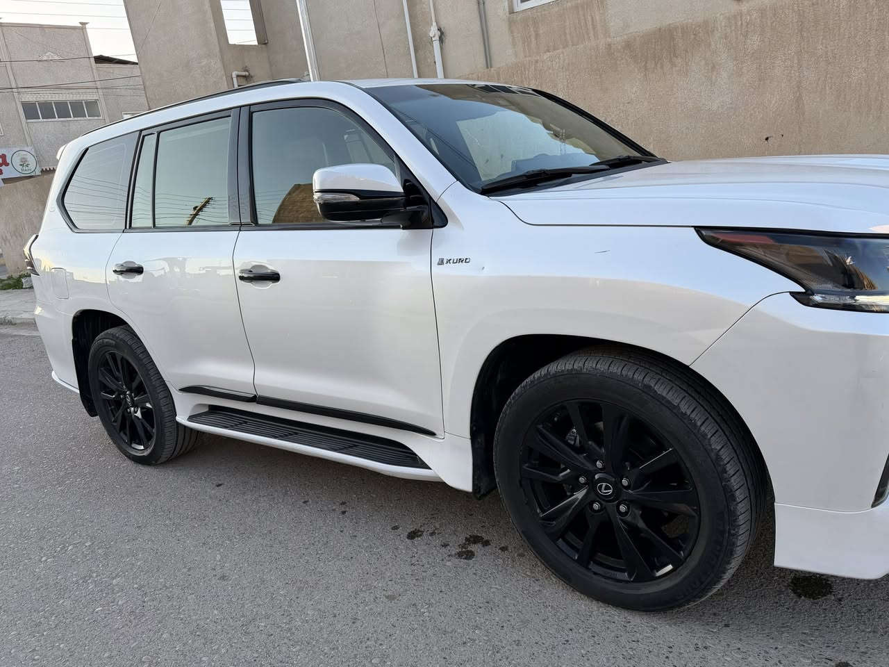 لكزز 2019كورو اصل رقم اربيل
ماشية 210ألف حقيقي
بيها بابين تبديل وجاملغ بدون دواخل اليمين 
رقم اربيل بإسمي 
مكاني تكريت
للتواصل***********
