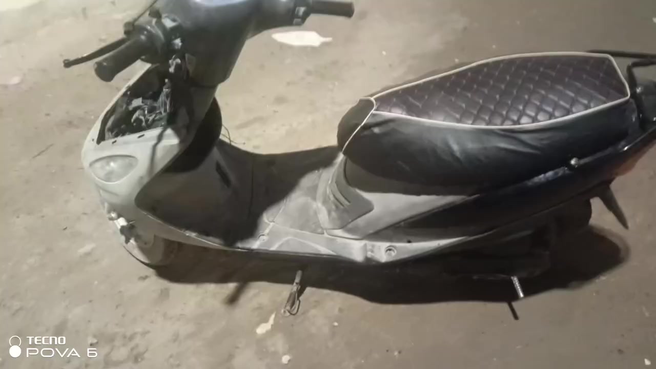 سلام عليكم  شباب دراجه لل بيع  الدراجه مفتوحه  وبوشته 49  اشاير شغاله  الايت شغال بس سلف مو شغال  رايدله دشالي كفره الكدام موجود ولدراجه ناعمه  السعر 550وبيه مجال  *********** رقم الهاتف المكان البصرة
