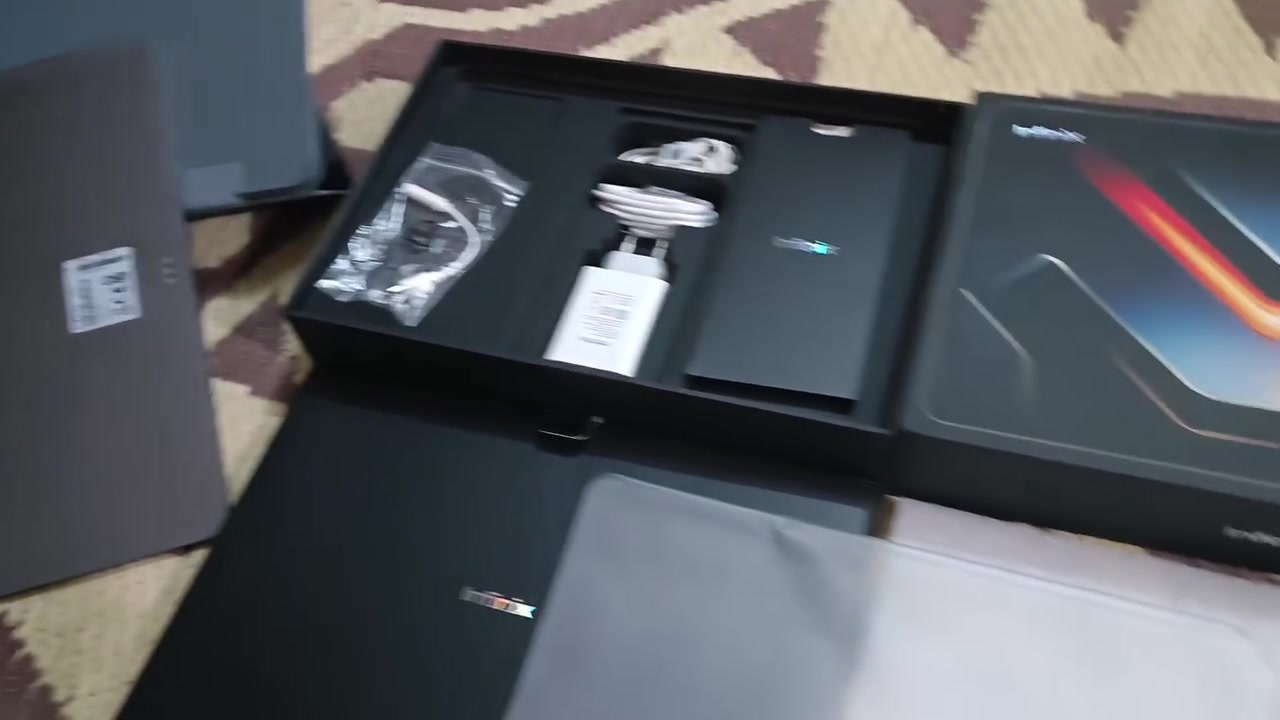 INFINIX XPAD GT (جديد) للبيع
الجهاز عبارة عن ايباد ١٣ آنج اقوى ايباد نزل من الشركة  
أسمه بل عربي  انفنيكس اكسباد جيتي 
مستعمل يومين فقط السعر الأصلي 545 الف دينار عراقي
 "السعر الحالي بعد فتح العلبة 500 الف دينار عراقي مابي أي مجال🔒"
ويوجد توصيل لكامل محافظات العراق سعر التوصيل خمسة 
مكاني النجف كوفة المواصفات مذكورة بل فيديو والصور وعلى الكارتونة 
للاستفسار التواصل معي خاص رجاءً 🥰موجود معه كامل ملحقاته ولكن الكيبورد والقلم منفصلات ولا يأتون معه.


**إذا كنت صاحب هذا الإعلان وتريد حذفه لأي سبب، رجاءا أرسل رسالة إلى الدعم الفني**