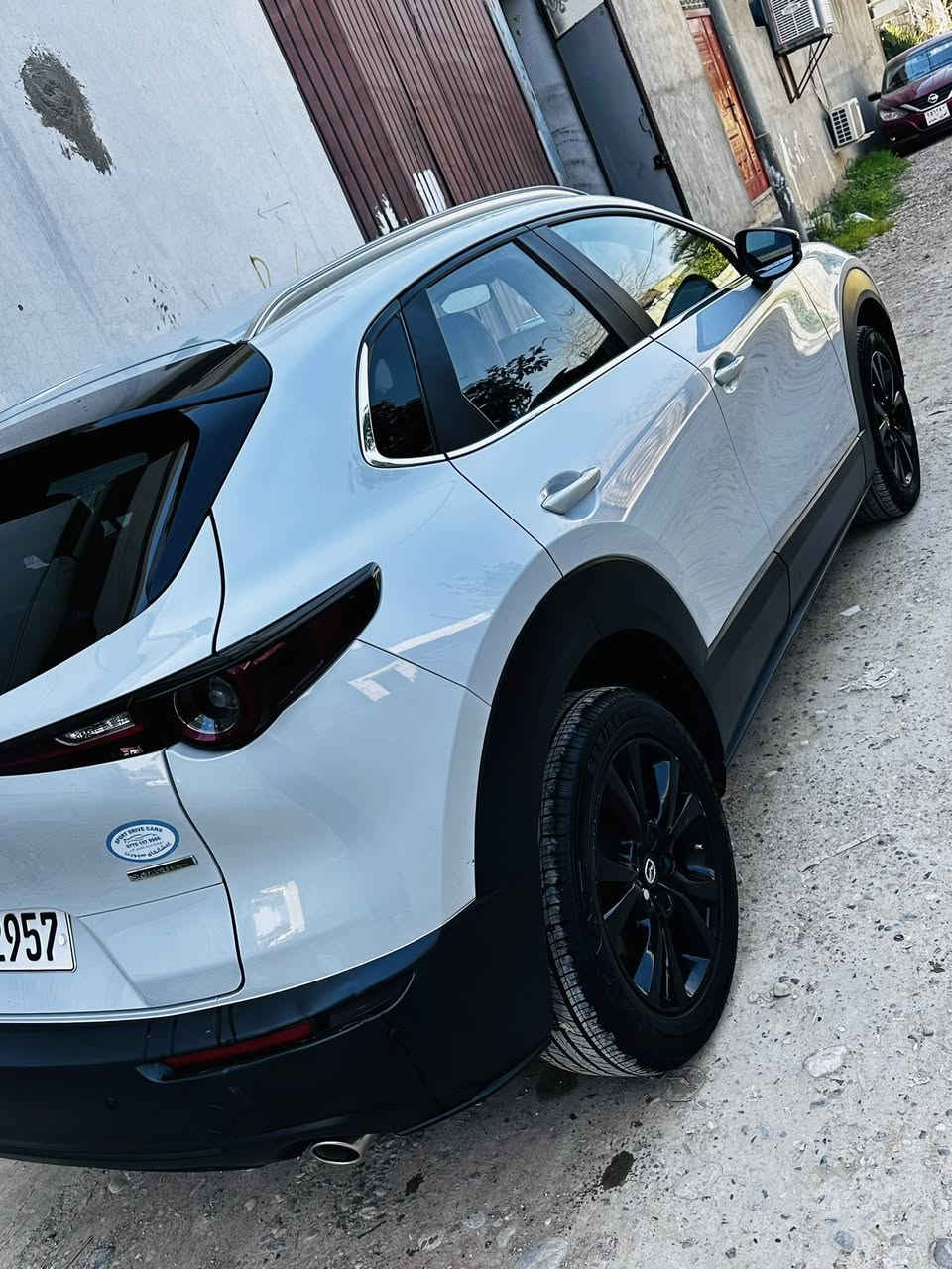 للبيع  مازدا CX-30 AWD موديل2024 – رفاهية يابانية بلمسة رياضية لون سموكي 

✨ دفع رباعي ذكي i-ACTIV AWD
🛠️ محرك 2.5 لتر – 4 سلندر
⚙️ ناقل حركة أوتوماتيكي 6 سرعات
⛽ اقتصادية: صرفية ممتازة للوقود
🎯 186 حصان عزم فوري
🛡️ أنظمة أمان متقدمة (رادار، فرامل طوارئ، مانع انزلاق)
🖥️ شاشة 8.8 إنش + أبل كار بلاي & أندرويد أوتو 
📸 كاميرا خلفية + حساسات
🪑 مقاعد جلد فاخرة – تبريد وتسخين
🛞 جنوط 18 إنش رياضية
‏🇯🇵 صناعة يابانية بجودة عالمية
ملاحظه،السياره جاهزه من كل النواحي وبدون اي نقص على وضع الشركه بدون صبغ بدون تعديل  حتى شخوط مابيه فقط جاملغ تبديل شركه 
📩 للاستفسار أكثر تواصل عالخاص
 رقم الشاصي بل الصور 
📍 الموقع: بغداد رقم الهاتف  سعر 175قفل ***********
