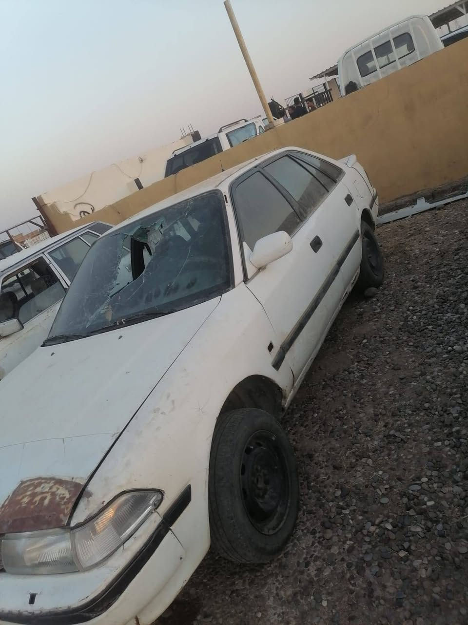 عندي كارينا تفصيخ مكاني الشرقاط كلشي عدا الهيكل فارغ ***********
