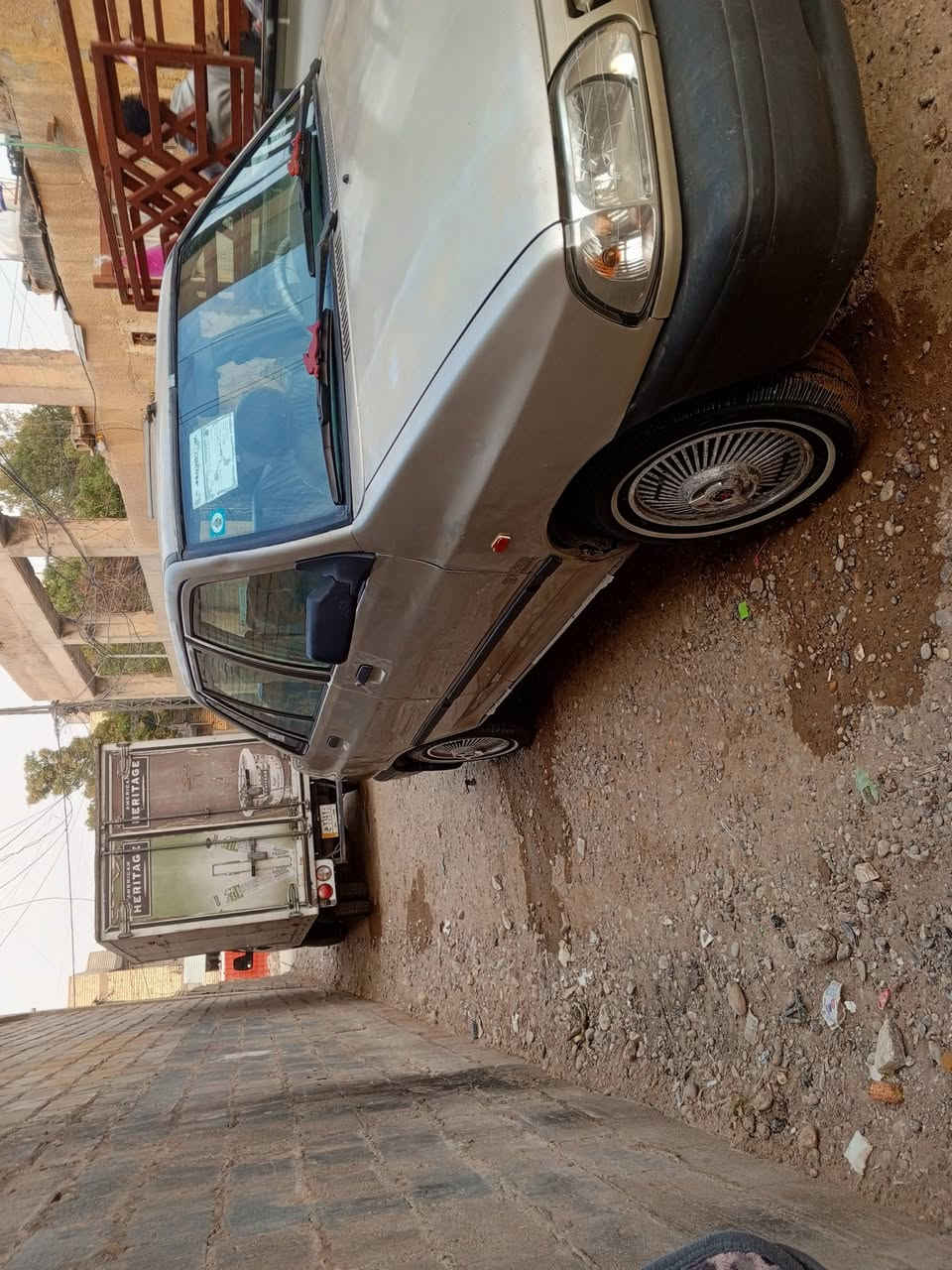 موديل 2012 مكفوله من عده طختين بل جاملغ والباب  والباقي مكفول بسمي السعر 40 وبيها مجال الاتصال ***********
