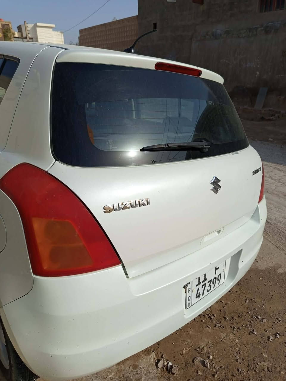 سوزوكي سويفت ٢٠١٠ ابيض صدفي گير عادي جاهزة من كلشي مكينة زكير وتبريد وحدادية وتايرات كلة جديد بيهة صبغ بالجاملغ الخلفي وبيهة بارد بالامامي يحتاج صبغ رقم بغداد انگليزي باسمنة مكاني نجف سعر ٦٠ وبيهة مجال ***********
