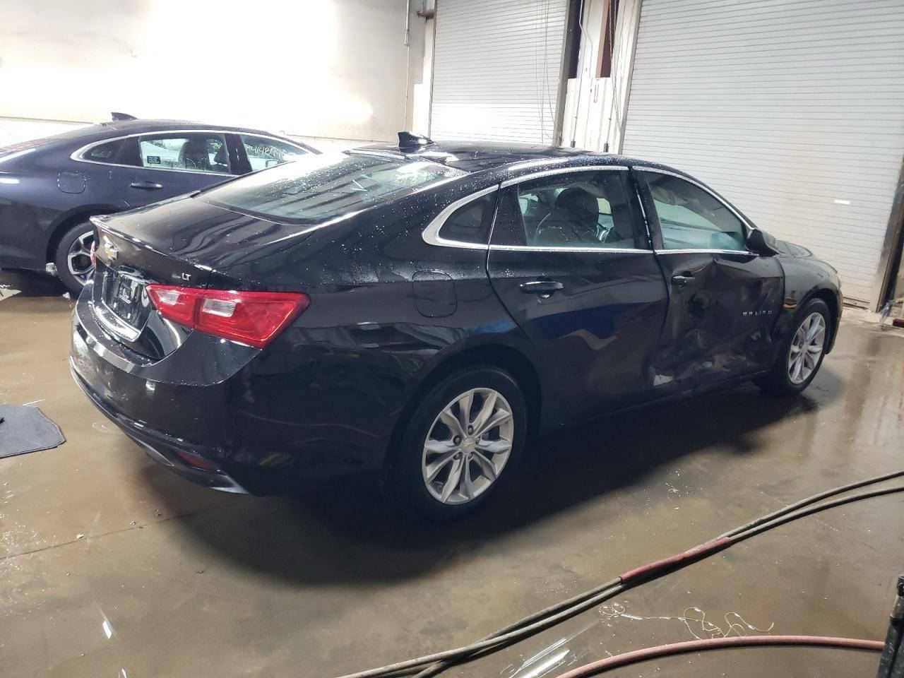 سلام عليكم 
ماليبو 24 للبيع LT 
سيارة فول ماعدا البانوراما 
حادثها موضح بس باب ومبدل نفس اللون والباب القديم موجود ( اخت الكلين ) 
مابي اي نقص 
تراي من الشمال للبصرة 
ماشية 29 الف ميل 
رقم كربلاء معوقين 
مكان السيارة كربلاء  
***********
