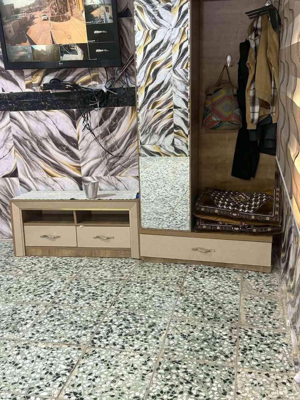 ***********
شراس يراسلني واتساب 
غرفه جديده ثكيله ١١ قطعه + الدوشك سعر مناسب 
العنوان الزعفرانيه عمارات سعيده
