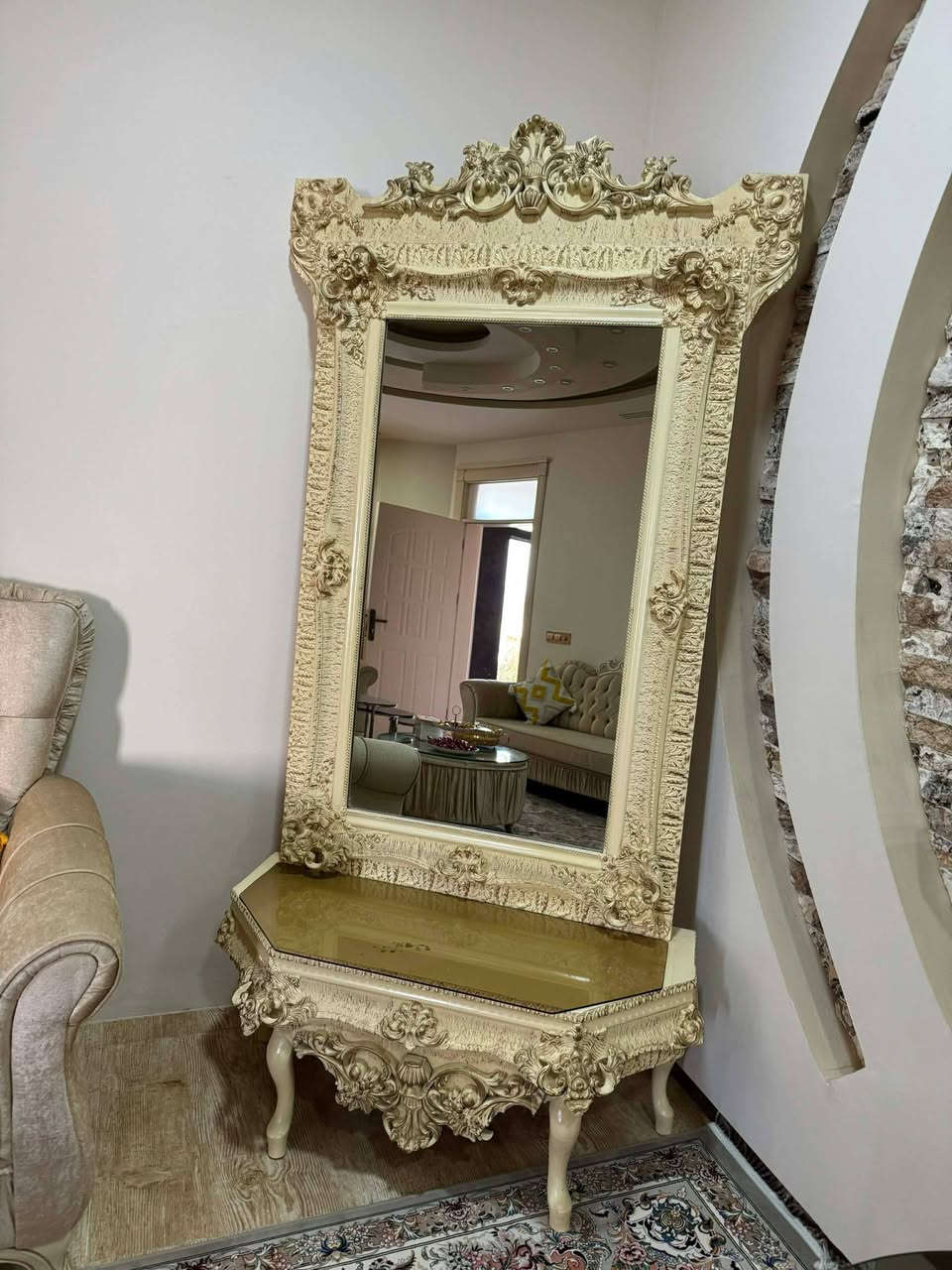 ئەم ئەشیانە بۆفرۆشتن
تاقم قەنەفە، مێزوتەپڵەک، ڤاترینا، ئاوێنە
پاکو بێعەیبە

ناونیشان: سلێمانی
کامەت ویست نامەیە بنێرە


**إذا كنت صاحب هذا الإعلان وتريد حذفه لأي سبب، رجاءا أرسل رسالة إلى الدعم الفني**