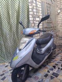 دراجة نوع بريز اخت الرمبة  مابيها اي نقص   السعر 900 الف وبيها رقم صاح...