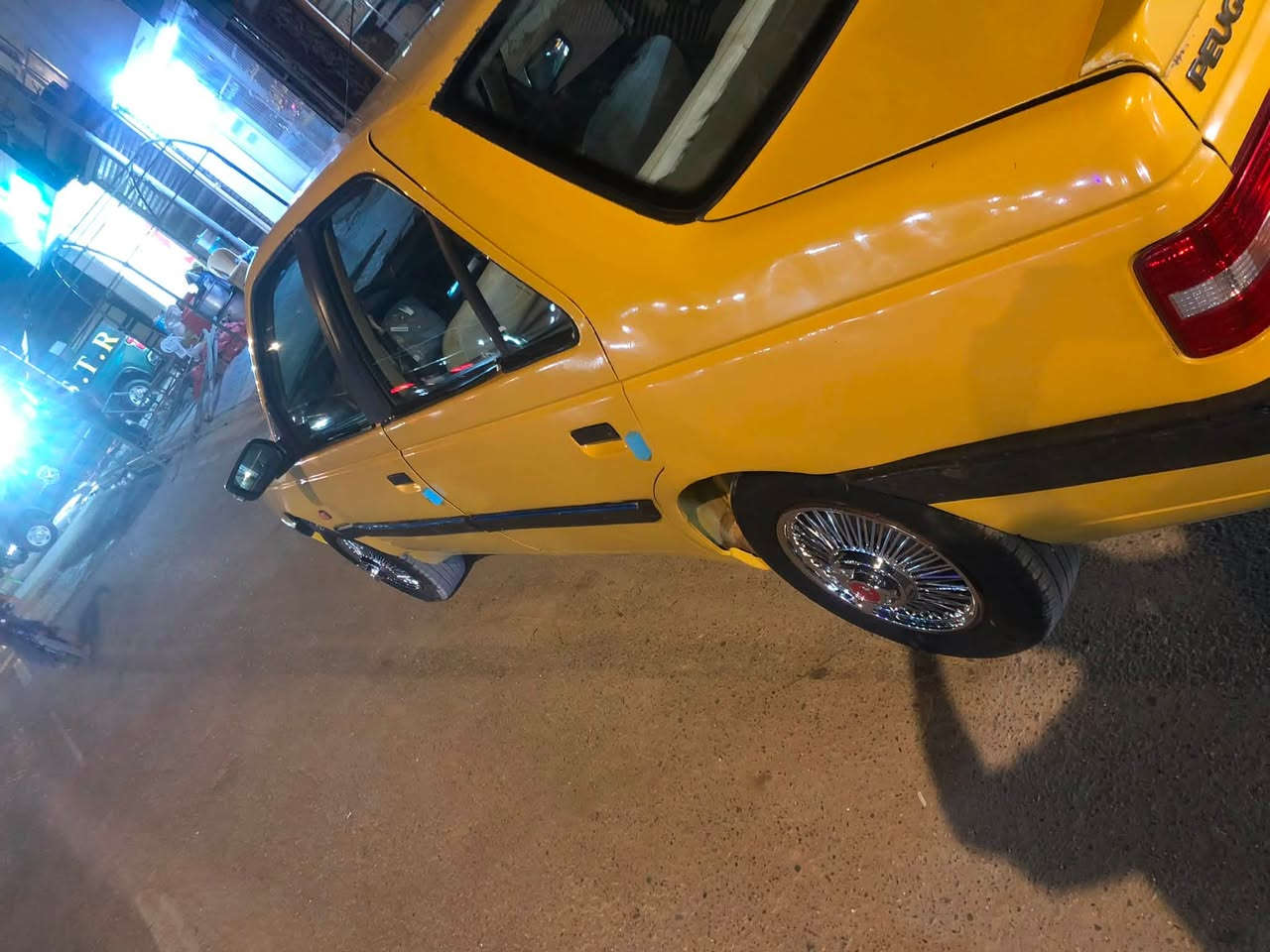 سلام عليكم بيجو اكد البيع الموديل 2015
السياره جاهزه خير من الله تخم تاير تبريد كلاه جديد 
وحدانيه جديده هيأ وغرمات مصفره  السعر 42 وبيه مجال رقم السياره بغداد محول وجاهز انكليزي        ***********

