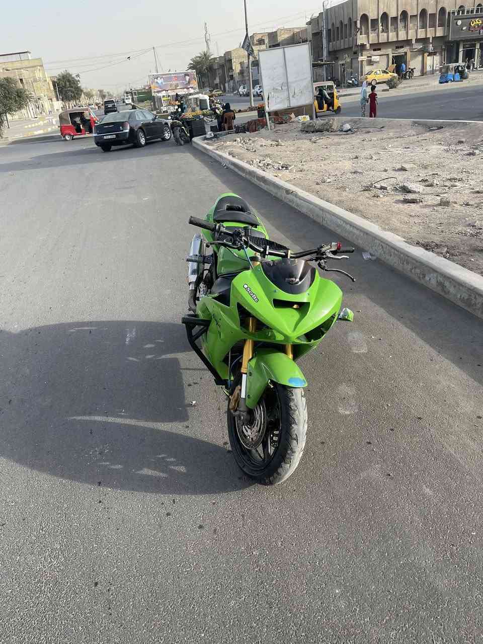 سلام عليكم كاوسكي الفين 4مكينه 663 دراجه جديده حماوه طبيعي بس بيه صوت مال زنجيل دراجه نكره سعر 14ونص رقم ***********
