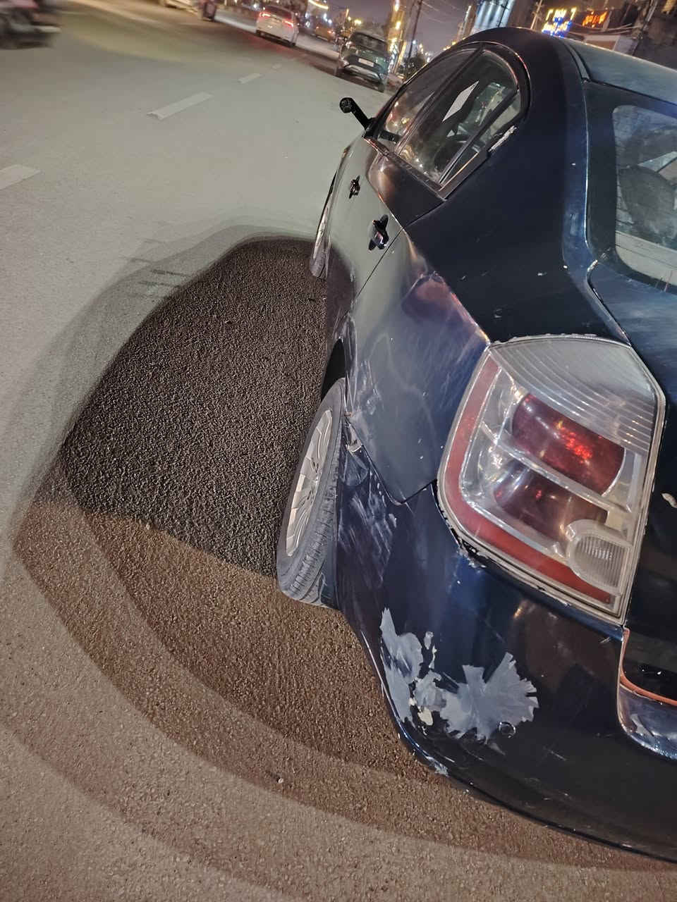 نيسان سنترا وارد خليجي ٢٠٠٨ سياره صبغ عام بيه وبيه نقوصات  محرك جديد شاده قبل فترا  سعر ٥٥  ***********. ما اعرف شبيه حادث ال يجي هوه يفحصه
