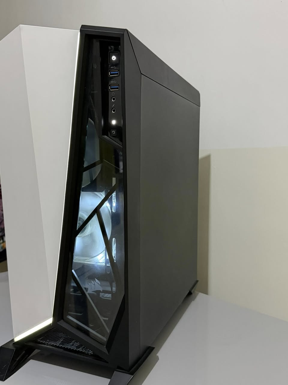 Pc gaming للبيع
المواصفات :
Case: corsair balck and white edition 

Graphic card : NVIDIA RTX 3060 8GB 

Ram: 32gb ddr4 

Processor: intel core i5-12400f

Air fan cooler 

Hard : 256 GB SSD M.2 + 512GB SSD M.2 + 1TBHDD

للاستفسار التواصل على الخاص او على رقم الهاتف 

*********** يتوفر واتساب
