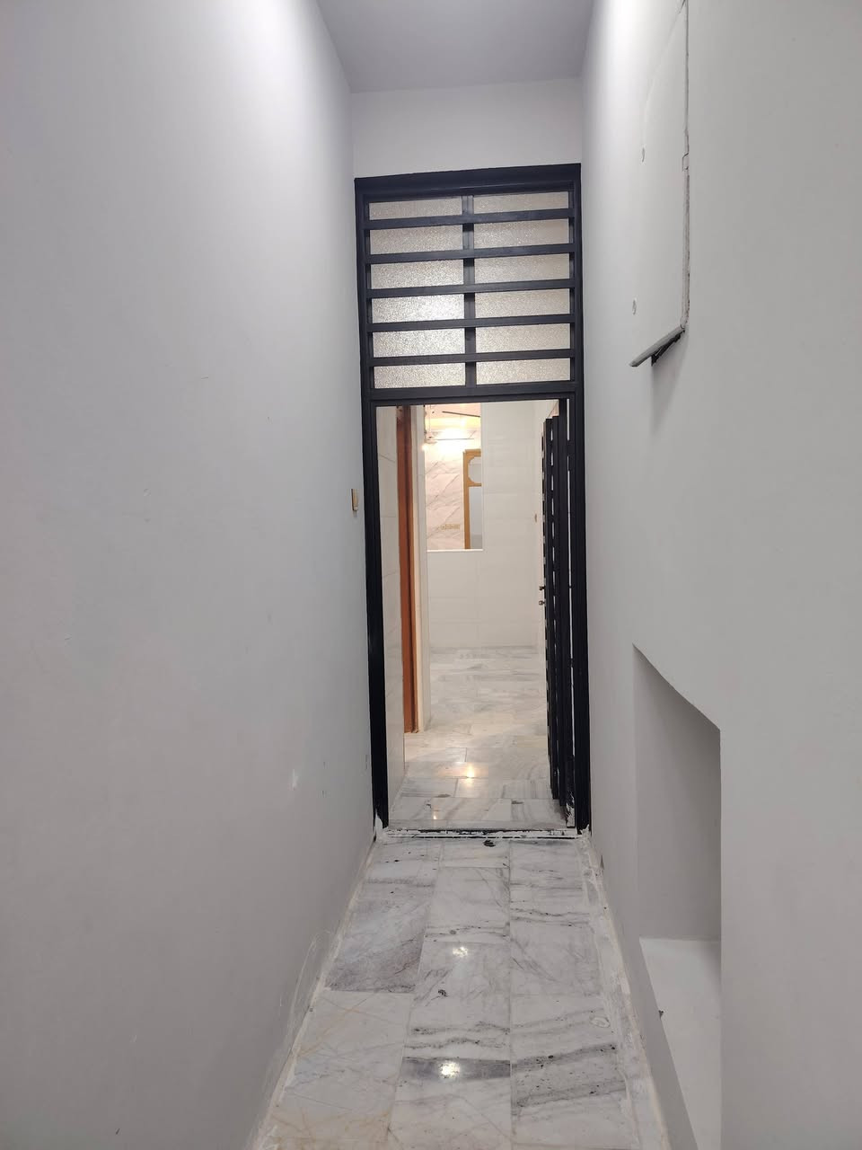 بيت ١٠٠ متر حي ميسان ع مشتل حرف T قريب ع شارع الكيات
بناء جديد درجه اولى صب كونكريت طابقين يحتوي على 

غرف عدد ٢ وصالات عدد ٢ صحيات عدد ٣ ومطبخ واستقبال

السعر ١٤٢ مع المجال
للاستفسار الاتصال ع رقم ***********
