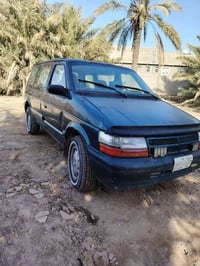 دوج كلايزر ١٩٩٥ بغداد بلاديه محرك سته سلندر كير كهربائي السياره موجوده...