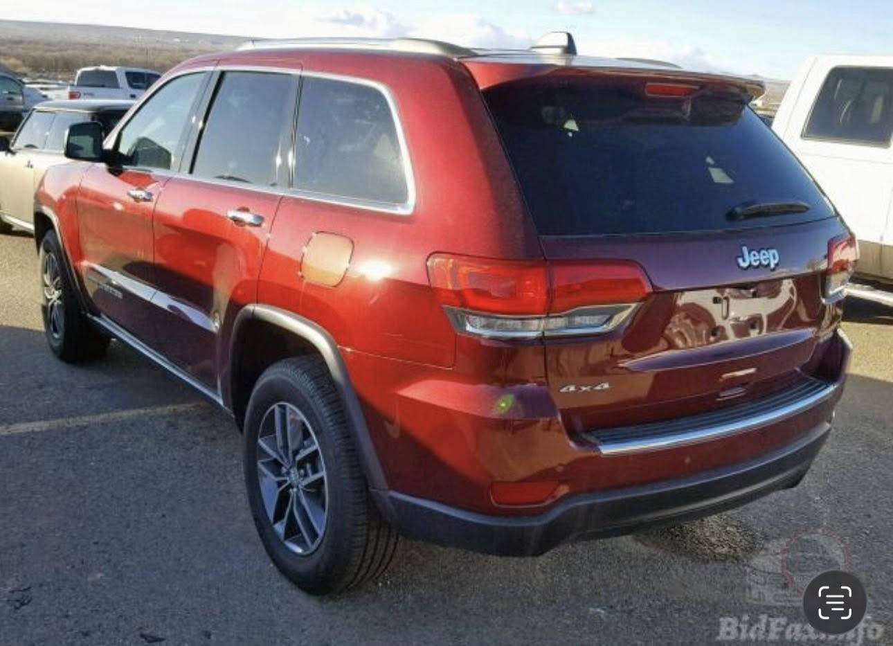 جيب ٢٠١٨ وارد امريكي اللون كرزي  رقم بغداد مشروع وطني بأسمي  ترهم مراوس
ايرباك فقط برده جهه اليمين حادثها فقط مبدل باب اصلي شركه نفس الون ولباب الخلفي بي صبغ بدون معجون وبلعراق بايدي صارت طخه بسيطه بلجاملغ الامامي الايمن عدلتها بارد وصبغت عله كداها اقل ربع الجاملغ 
ماشية   92 الف ميل قابل للزيادة 
 
المواصفات:

* دفع رباعي 4x4 .   .
* ويل قياس 20 انج . . 
* شاشه كبيرة 8.4 انج . 
* نظام الخرائط (GPS) ..  . 
* المصابيح الأمامية زنون . .     
* تشغيل عن بعد .
* صندوق كهربائي .
* مقصورة الركاب من الجلد والداخل باللون الاسود .
* حفظ وضعيات الجلوس (ميموري) . 
* المقاعد الأمامية كهربائية تدفئة   .
* المقاعد الخلفية تدفئة.
* الستيرن تدفئة.
* سستم صوت .  
* حساسات خلفية . 
* كاميرا خلفية . 
* المرايا الجانبية قابلة للطي .
* مرايا متحسسه للضوء العالي الجانبية والوسطية. 
* مانع تصادم خلفي .  
* نظام التشغيل والاطفاء الاوتوماتيكي ( Auto Start System ) .
* نظام بريك اوتوماتيكي ( Auto Break System )

للاستفسار  ***********
‎ السعر 205$ قابل للتفاوض
غير متواجد ع الفيس
