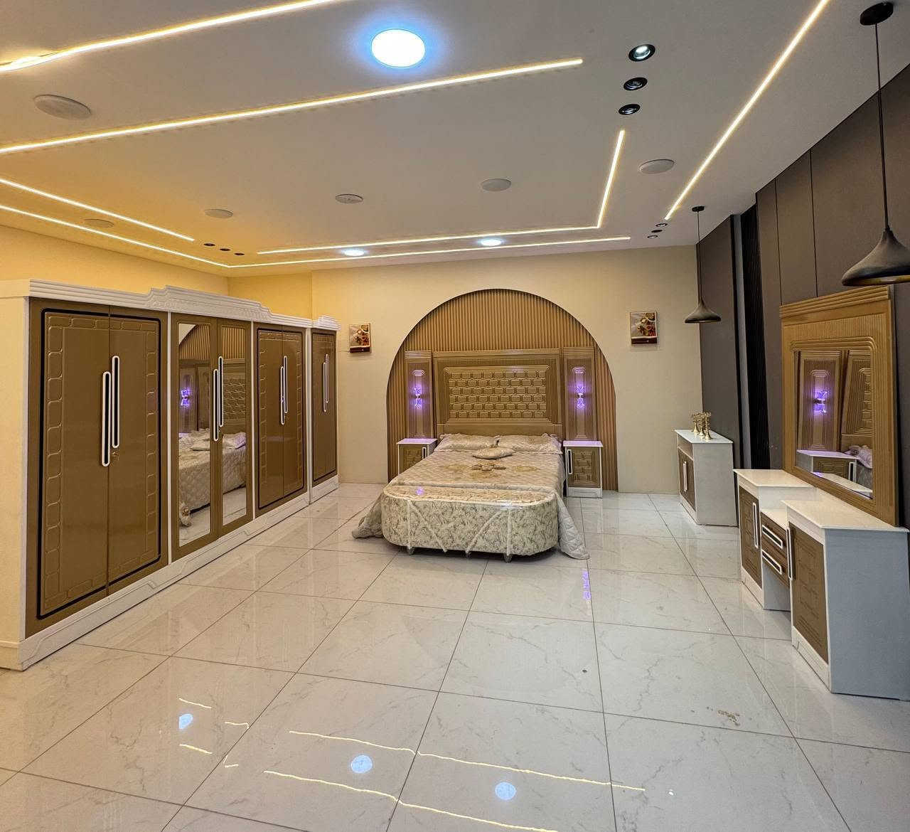 حصرياً موديل الثريه ⚜️

السعر مليون و50 الف دينار فقط 😍

غرفه نجاره قتصاديه 🛌

متكونه من 9 قطع مميزه 

الكنتور ارتفاع 240 طول 320 

مع الزاويه مجموع الطول 4 امتار 

السمك الخارجي للغرفه 5 ملم انديف

والسمك الداخلي 3 ملم معاكس ابيض

سعر الشازلون الخزان 75 الف 

سعر الشازلون المقعد 50 الف 

متوفر توصيل وشد داخل بغداد 😊

متوفر توصيل وشد لكافة محافضات العراق 🇮🇶


**إذا كنت صاحب هذا الإعلان وتريد حذفه لأي سبب، رجاءا أرسل رسالة إلى الدعم الفني**