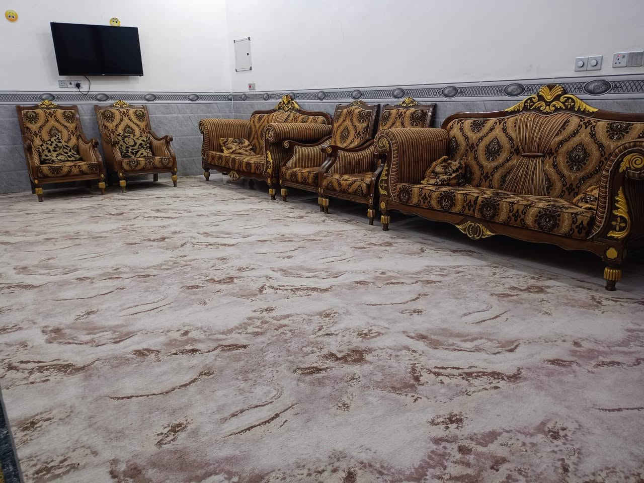 السلام عليكم تخم ملكي زان
خشب صاج الاصلي زلغ مابي بعده بالباكيت 
سعره 350مكانه ناصريه سوق الشيوخ 
***********
