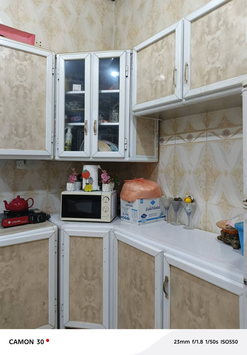 السلام عليكم عندي هذا الكاونتر للبيع مستعمل نظيف بس الباب فالت ويتركب موجود سعره ٦٥٠ وبي مجال للتفاوض


**إذا كنت صاحب هذا الإعلان وتريد حذفه لأي سبب، رجاءا أرسل رسالة إلى الدعم الفني**