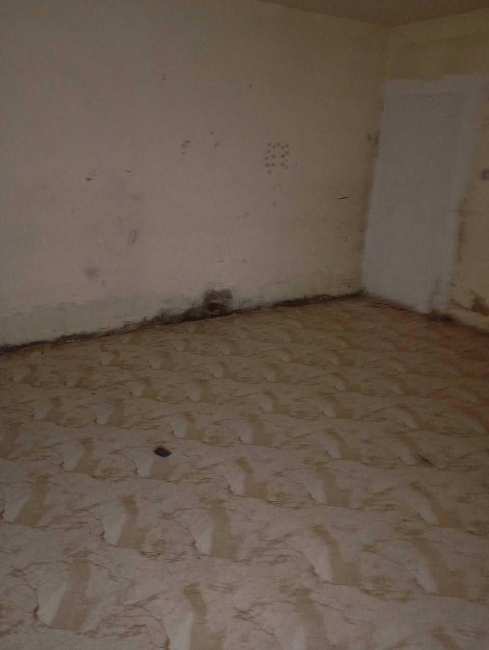 السلام عليكم مشتمل للايجار غرفتين نوم استقبال وملحقات 200 ألف وبي مجال الحسينية قرب مستشفى التركي واتساب ماسنجر ***********
