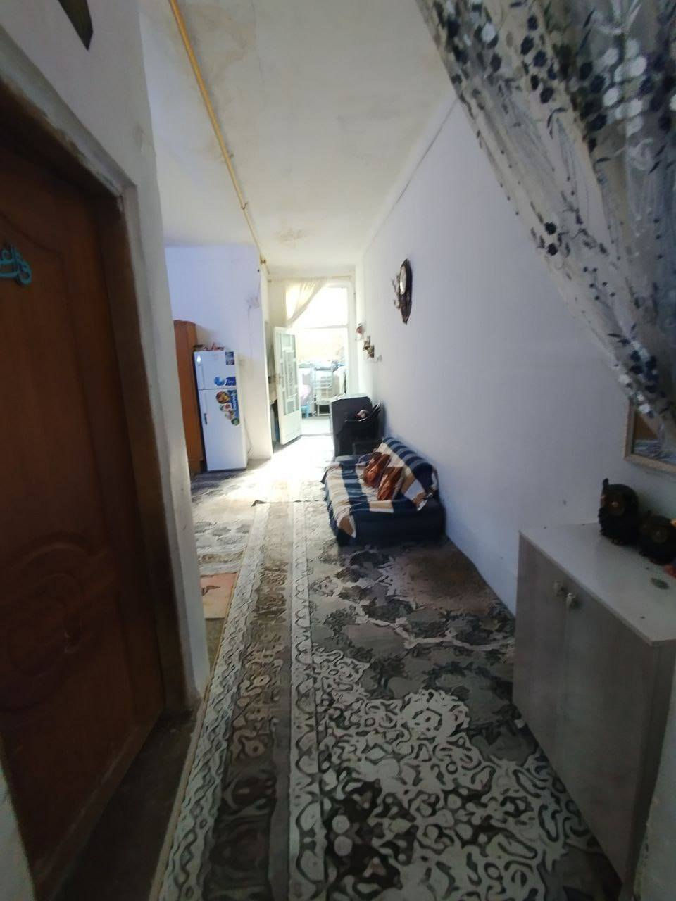 مشتمل البيع حي جبيريه الثانيه خلف ناجي أبو الشربت المساحه ١٢٥م طابق واحد غرفة وصاله ومطبخ ستقبال كراج صحيات البيت نضيف وعالي من الشارع سند اصولي بسم ابو العقار السعر٦٠مليون بسعر القطعه الواجهة ٦وربع النزال ٢٠م شارع ١٠م للستفسار ***********
