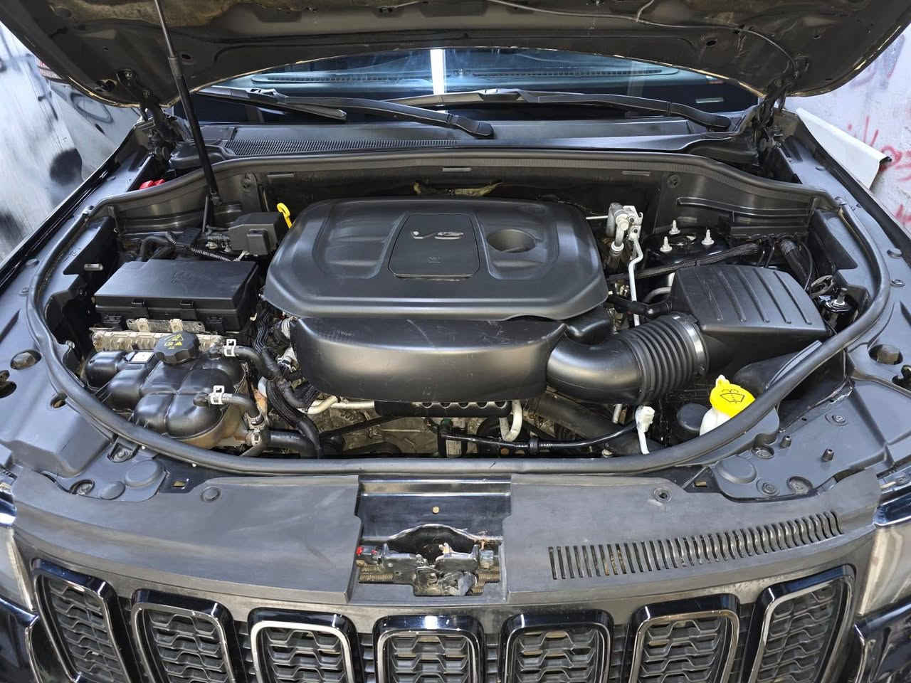 جيب شيروكي اصل 2017
فول لمتد فور ويل تحكم ستيرن كشن تدفئه كهرباء 
صبغ جاملغ وبنيد باب سايق تبديل بلاد سياره نظيفه حيل مال جني تخم تاير حداديه كله جاهزه اي نقص مابيه رقم أربيل سنويه جديده هزه جديده تحويل مباشر عنوان بغداد حي الجهاد ***********
