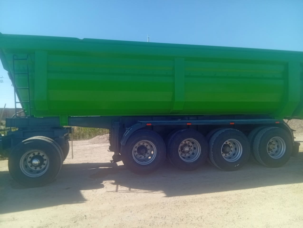 السلام عليكم مقطوره تركي  للبيع كفاله عامه شاصي 16 مضروب شريط تخم تاير  وزن الفارغ 10طن   السعر 185 للاتصال ***********
