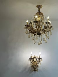 ثريات عدد ٢مع براكيتات عدد ٣للبيع ٠٧٧٢٦١٠٠٨٤١